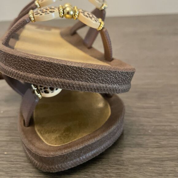 Ladies Grandco Sandals Jeweled Leopard Flip Flops Wedge size 8 EUC - Picture 9 of 12